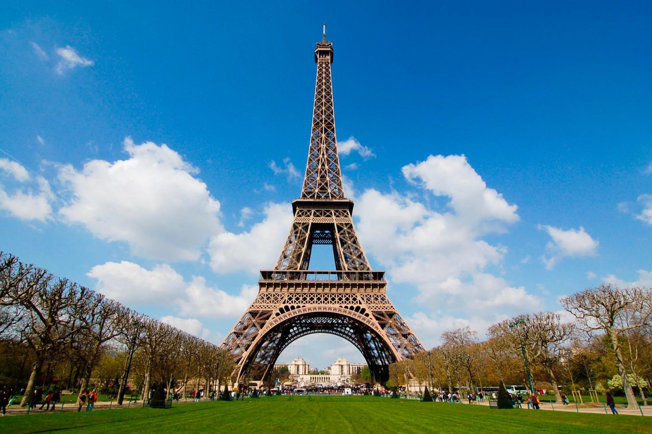 A symbol of paris. Эльфивая башня в Париже проект. Символ Парижа Эйфелева башня. Проект про страну Франция.