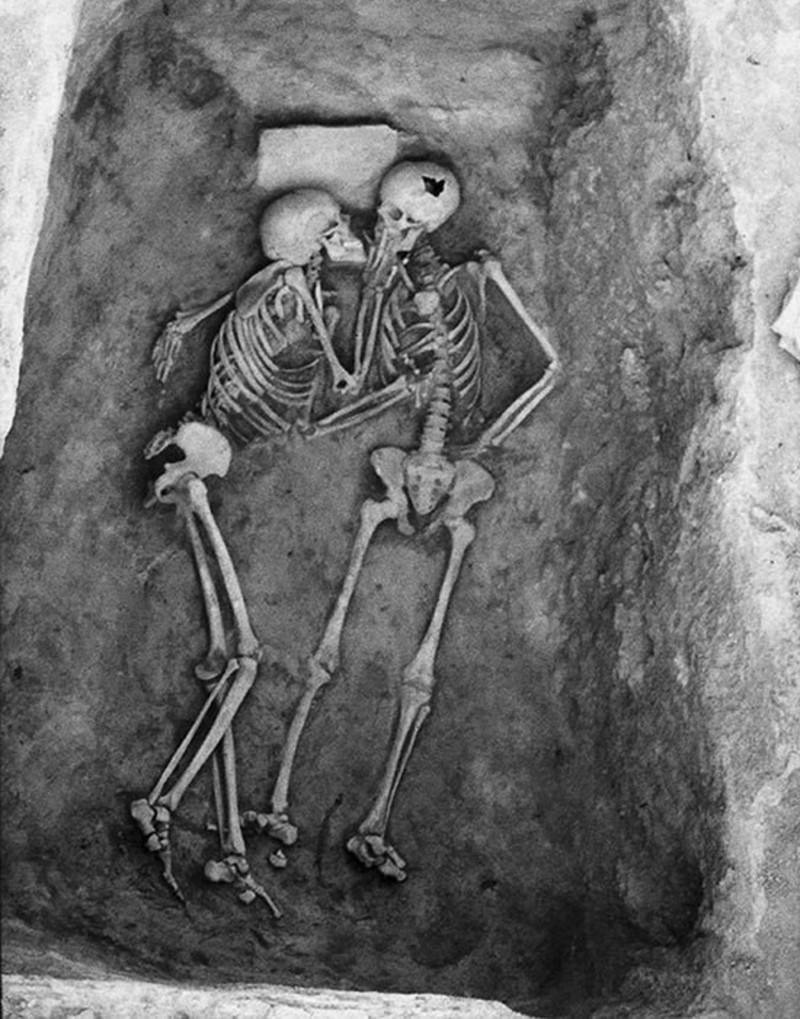 Влюбленные скелеты