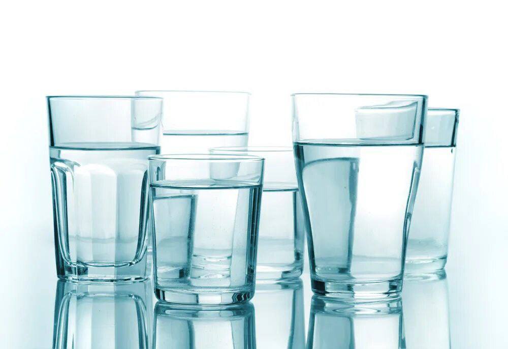 Много стаканов воды
