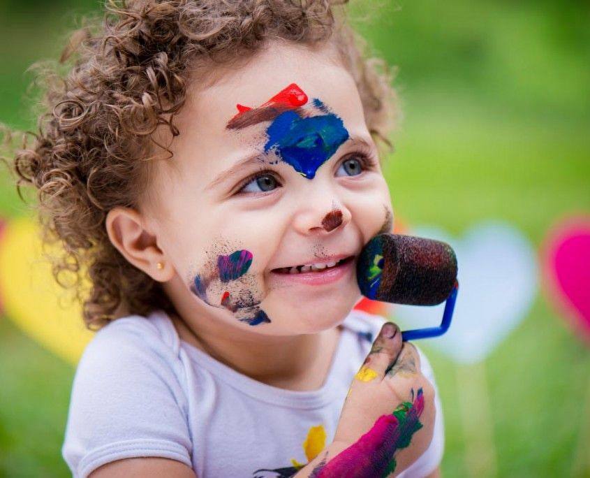 Children paint. Краски для детей. Детская фотосессия с красками. Малыш в краске. Фотосессия с красками дети.