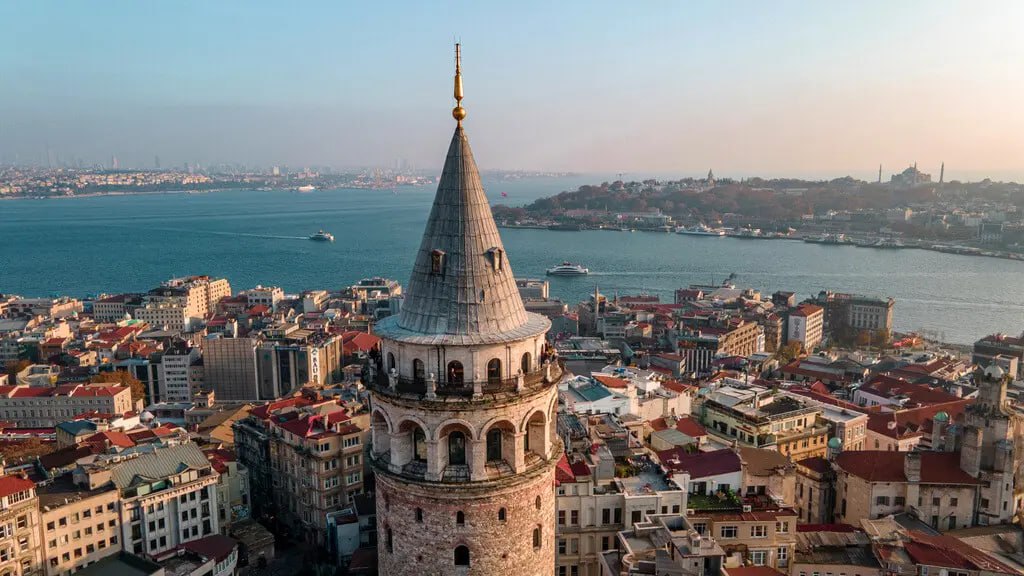 После стамбула. Галатская башня в Стамбуле. Вид с Галатской башни. Фотосессия у Галатской башни Турция. Апартаменты Galata Tower Стамбул.