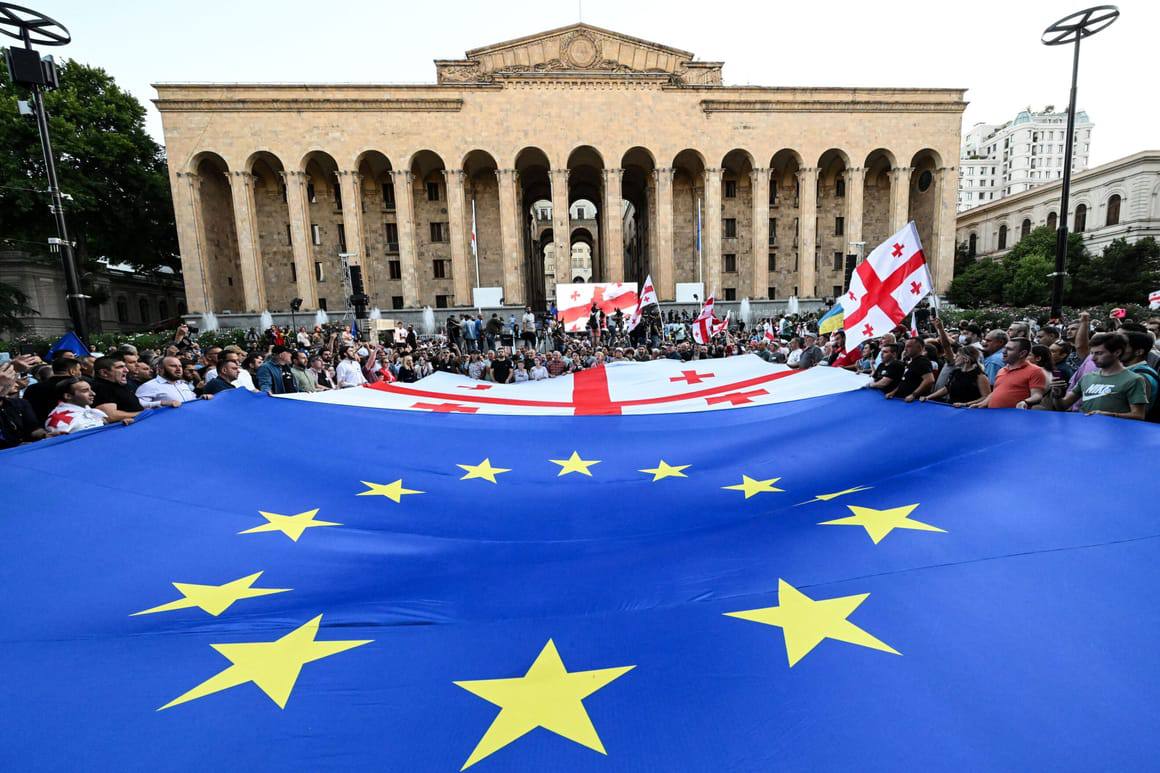 Европейская грузия. Грузия Евросоюз. Политики в Грузии из Евросоюза. Флаг Евросоюза фото. Митинг фото.