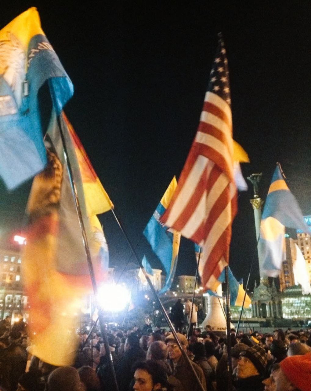 флаги сша в киеве
