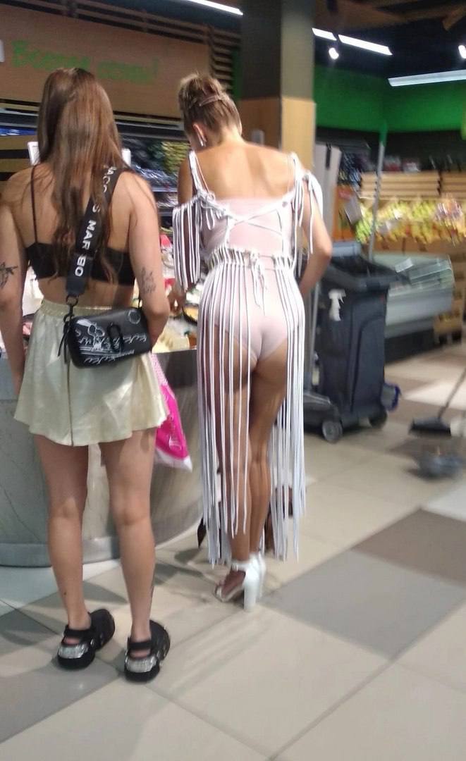 Разделась На Улице